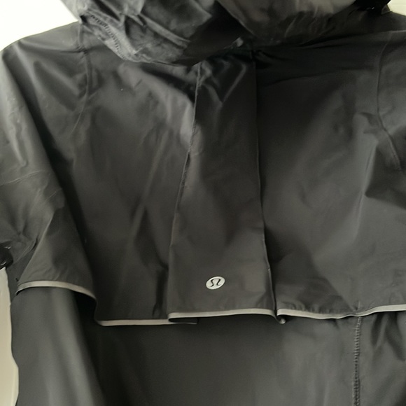 EUC Lululemon running jacket - Picture 11 of 15